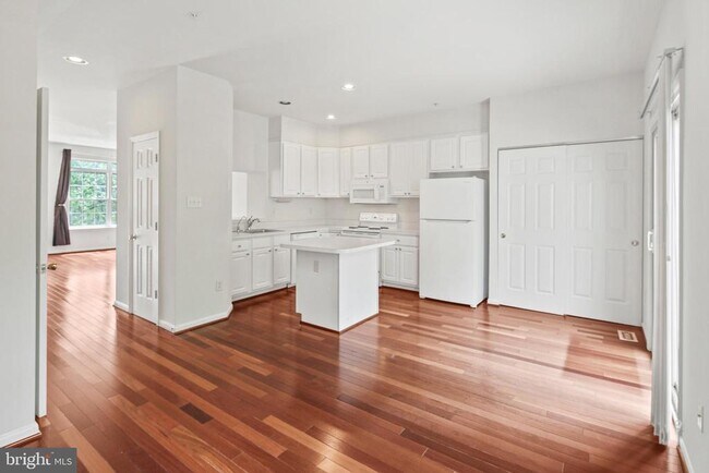 Building Photo - 7261 Calm Sunset