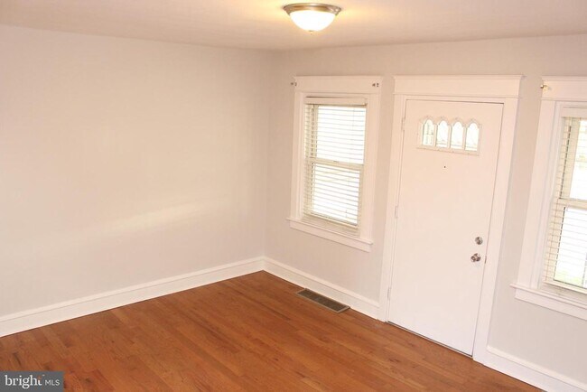 Building Photo - 1409 Lawrence Rd