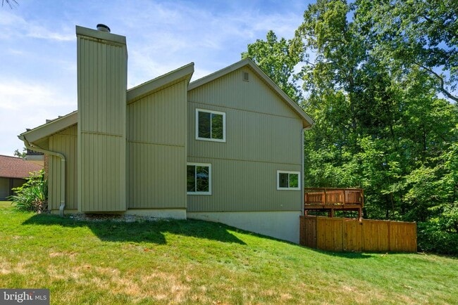 Building Photo - 8647 Reseca Ln