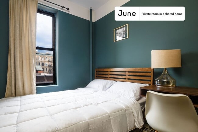 Building Photo - Private bedroom in 4 bed/1 bath Home