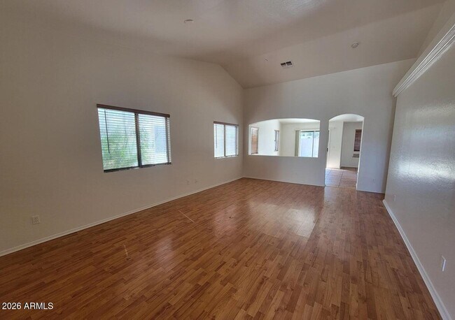 Building Photo - 3133 W Huntington Dr