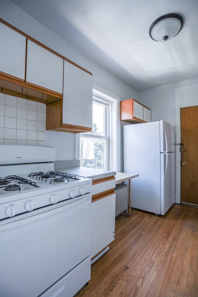 Foto del edificio - 654.5 W Oakdale Ave