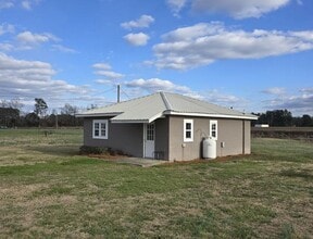 Building Photo - 95 Lake Park Dr