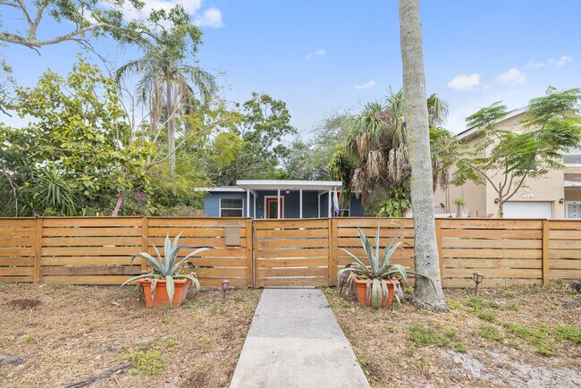 Building Photo - 2950 Freemont Terrace S