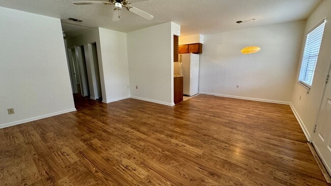 Building Photo - MOVE-IN READY 2BR/2BA CONDO in the NORTHWEST
