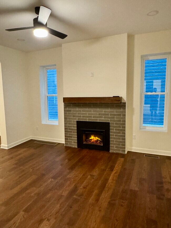 Foto del edificio - 1321 Forsythe Ave