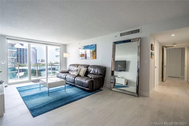 Foto del edificio - 6917 Collins Ave