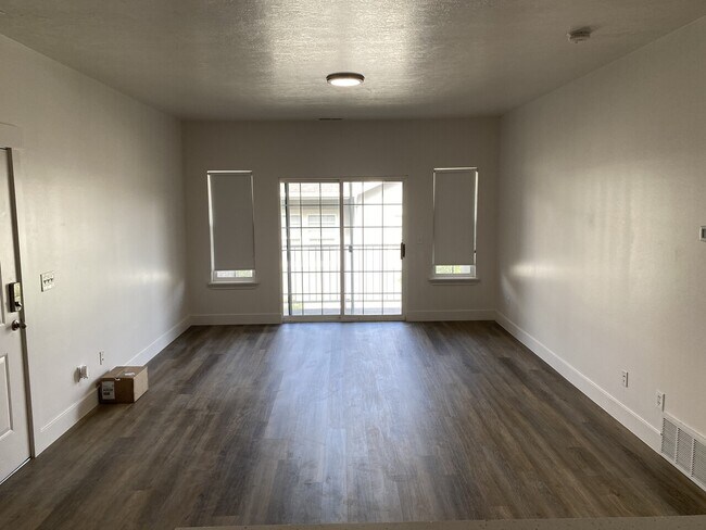 Building Photo - BELMONT #343 (PRIVATE)