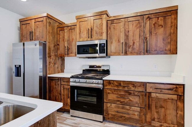 Building Photo - Beautiful Townhome in Cross Hollow Hills! ...