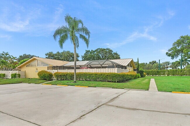 Foto del edificio - 5805 Golden Eagle Cir