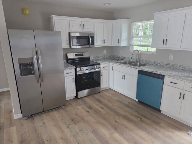 Building Photo - 3 Bed 2 Bath New Construction Brick Home
