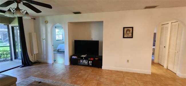 Foto del edificio - 9862 NW 1st Ct
