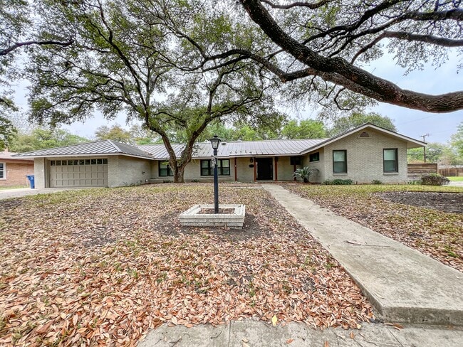Photo - 219 Laramie Dr House