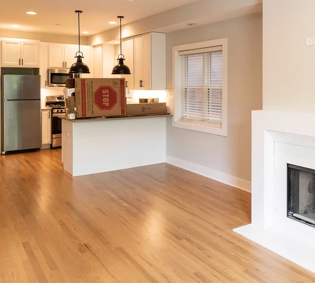 Building Photo - 2320 N Southport Ave