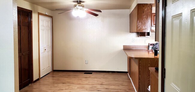 Foto del edificio - 414 S Curtis Rd