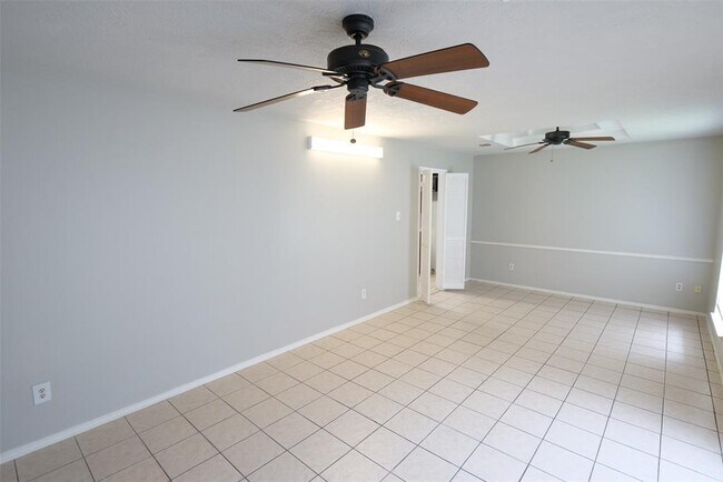 Foto del edificio - 13314 Ensley Wood Dr