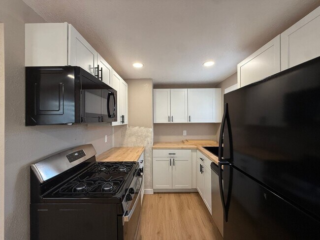 Foto del edificio - 39 Sunflower Rd