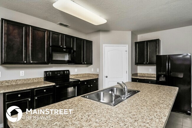Building Photo - 2037 Van Buren Loop