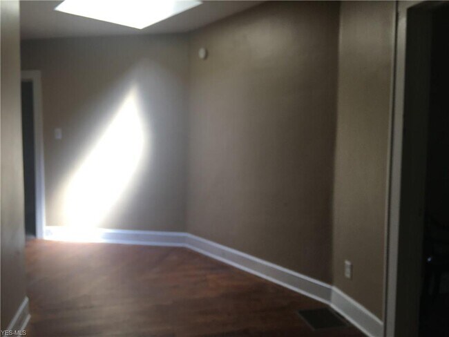 Foto del edificio - 628 Eastland Ave