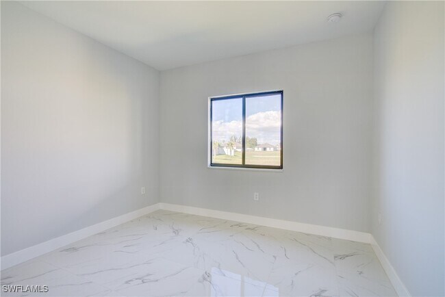 Foto del edificio - 2431 Tropicana Parkway W
