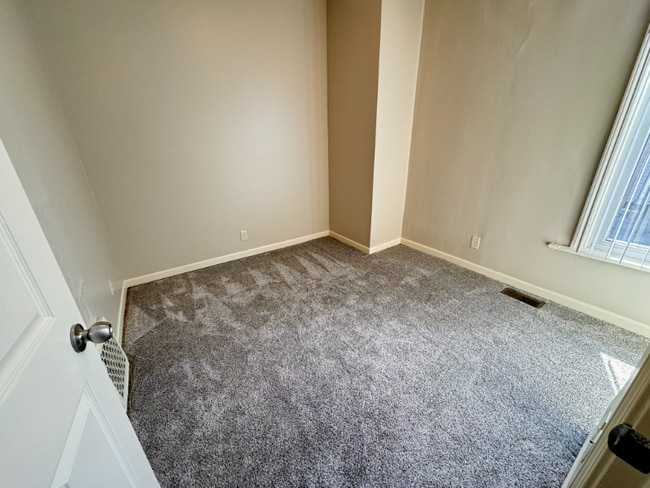 Building Photo - 925 S 14th St