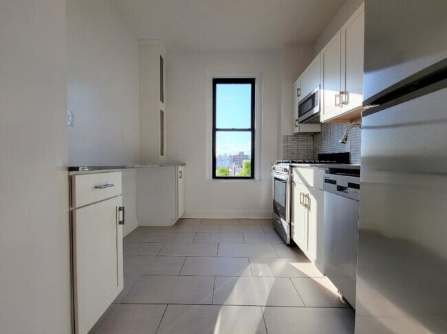 Foto del edificio - 1 bedroom in ASTORIA NY 11103