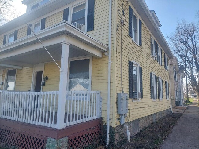 Building Photo - 141 North C