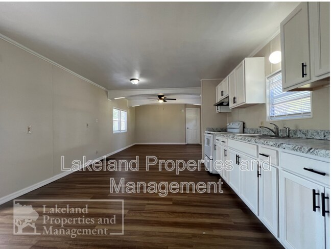 Building Photo - 8535 Mathews Rd