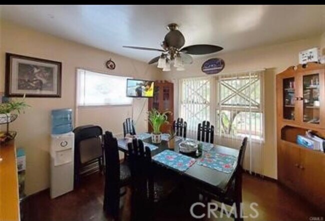 Foto del edificio - 8715 Orangewood Ave