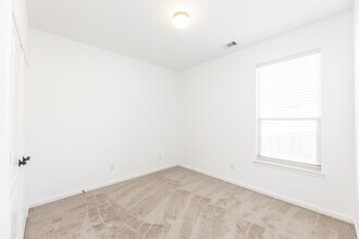 Building Photo - 26306 Julia Manor Dr