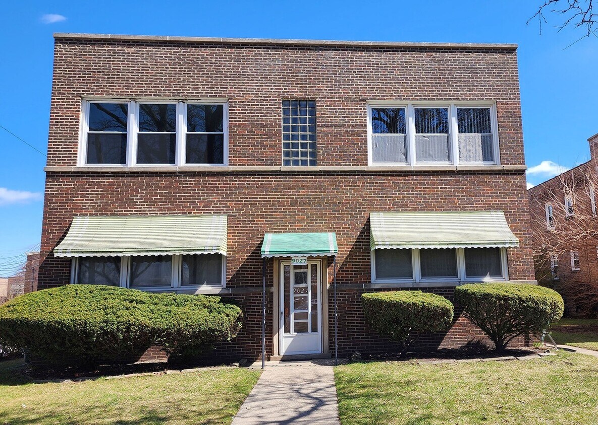9027 Lavergne Ave Unit 2A, Skokie, IL 60077 Condo for Rent in Skokie