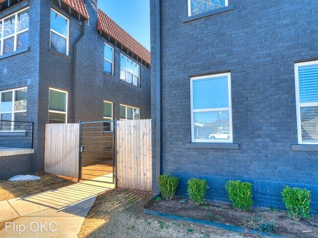 Foto del edificio - 808 NW 23rd St