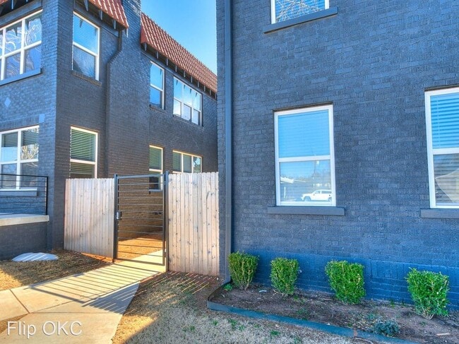 Building Photo - 808 NW 23rd St