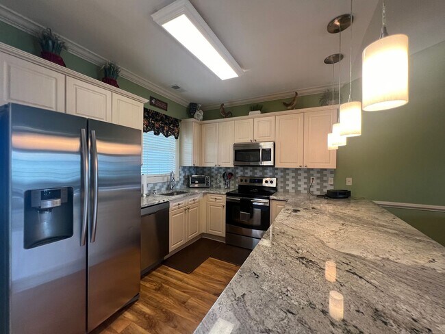 Building Photo - Myrtle Beach - 2 Bedroom / 2 Bath Furnishe...