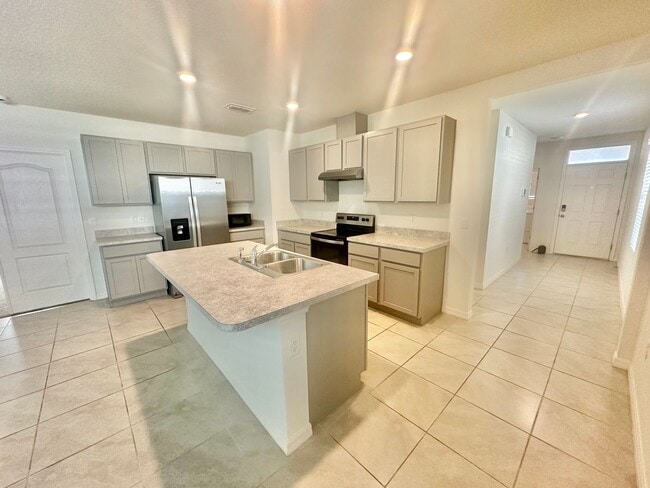 Foto del edificio - Deltona - 3 Bedroom, 2 Bathroom - $1,895.00