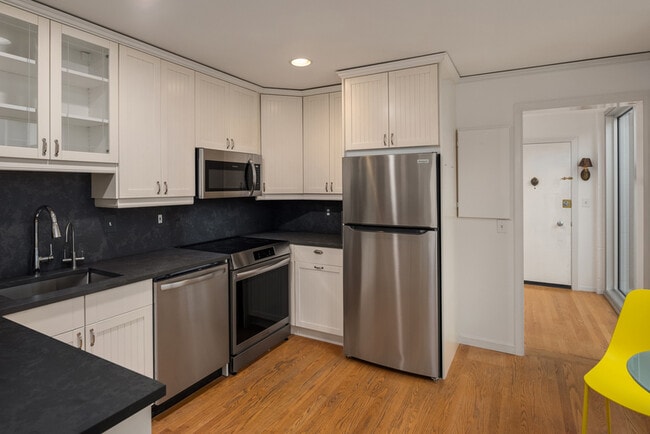 Building Photo - 1000 Union St