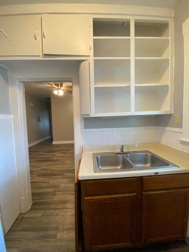 Foto del edificio - 527 Cedar St
