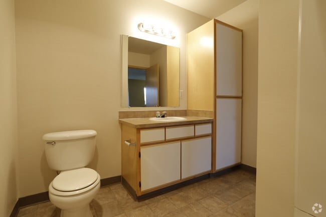 Bathroom - The Rogue - Gateway Village