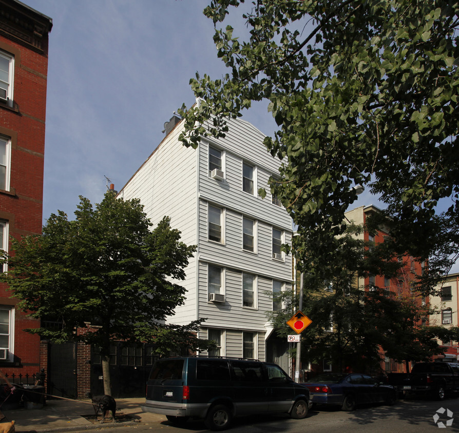 Primary Photo - 102 N 8th St