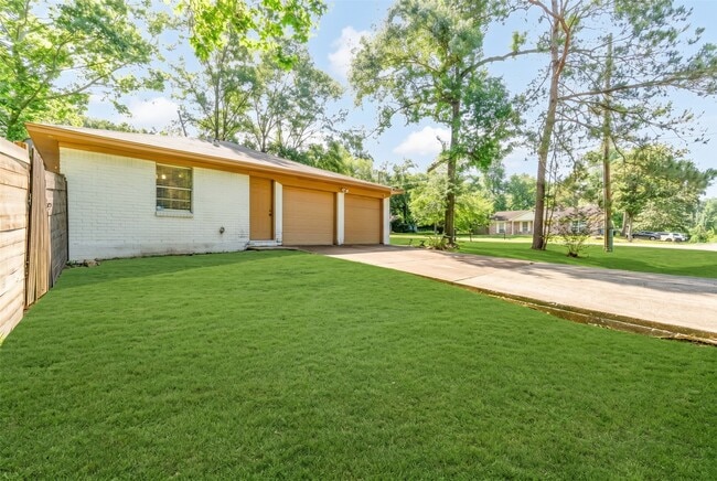 Foto del edificio - 3422 Rustling Pines St