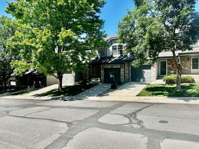 Building Photo - Available Immediately! Charming and cozy townhome in Thornton!