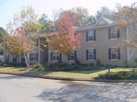 Foto principal - 3 Bedroom Apartment Off of South Lumpkin w...