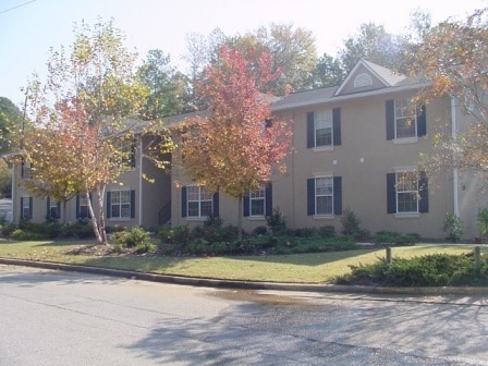 Primary Photo - 3 Bedroom Apartment Off of South Lumpkin w...