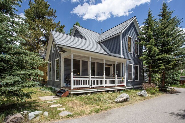 Building Photo - Year lease! Downtown Breck! Walk to town a...