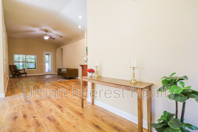 Foto del edificio - 96 Benton Blvd