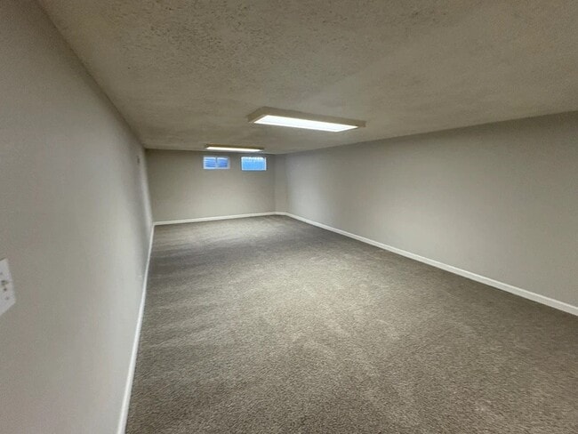 Building Photo - 3145 E Carmel Dr