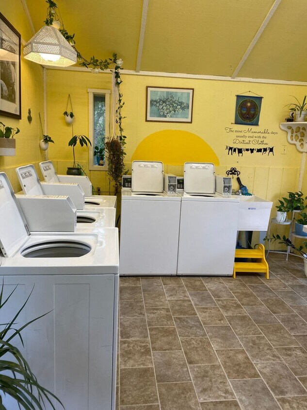 Building Photo - (946) 2790-K - Beautiful 2-bedroom/1-bath