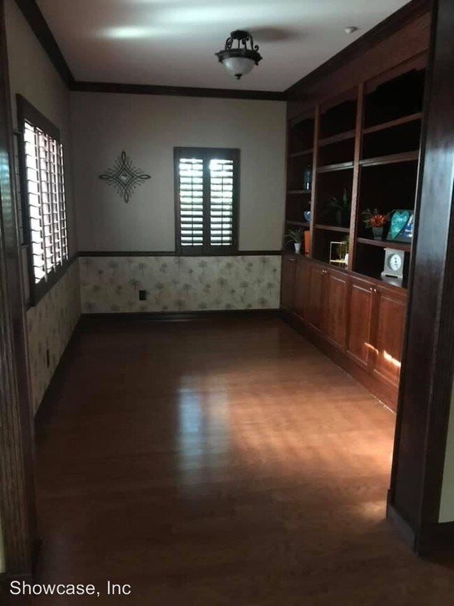 Building Photo - 5 br, 3.5 bath House - 7903 La Nita St