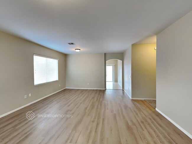 Building Photo - 3431 S Warner Dr