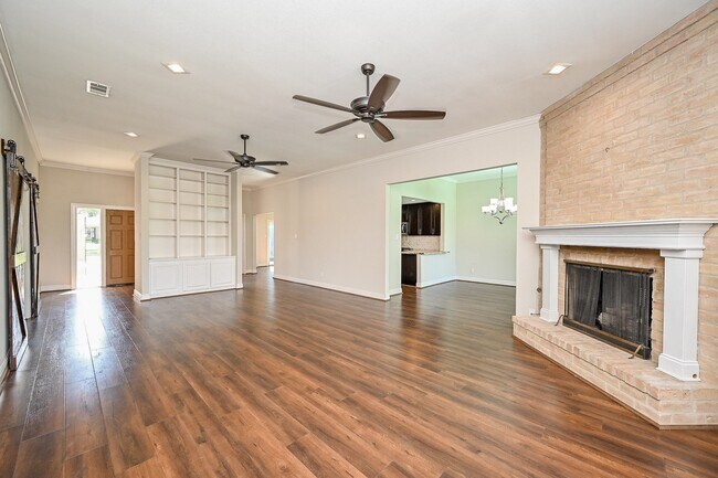 Foto del edificio - 414 Fox Briar Ln